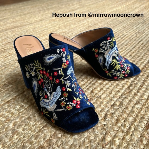 SOLD! Nanette Lepore Blue Velvet Embroidered Mules Size 7.5 - Picture 5 of 9